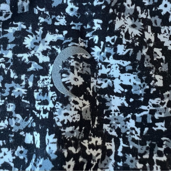 Zyia Active Women’s Soft ‘n Snug Black & White Mosaic Leggings, Size 12 - Picture 5 of 9